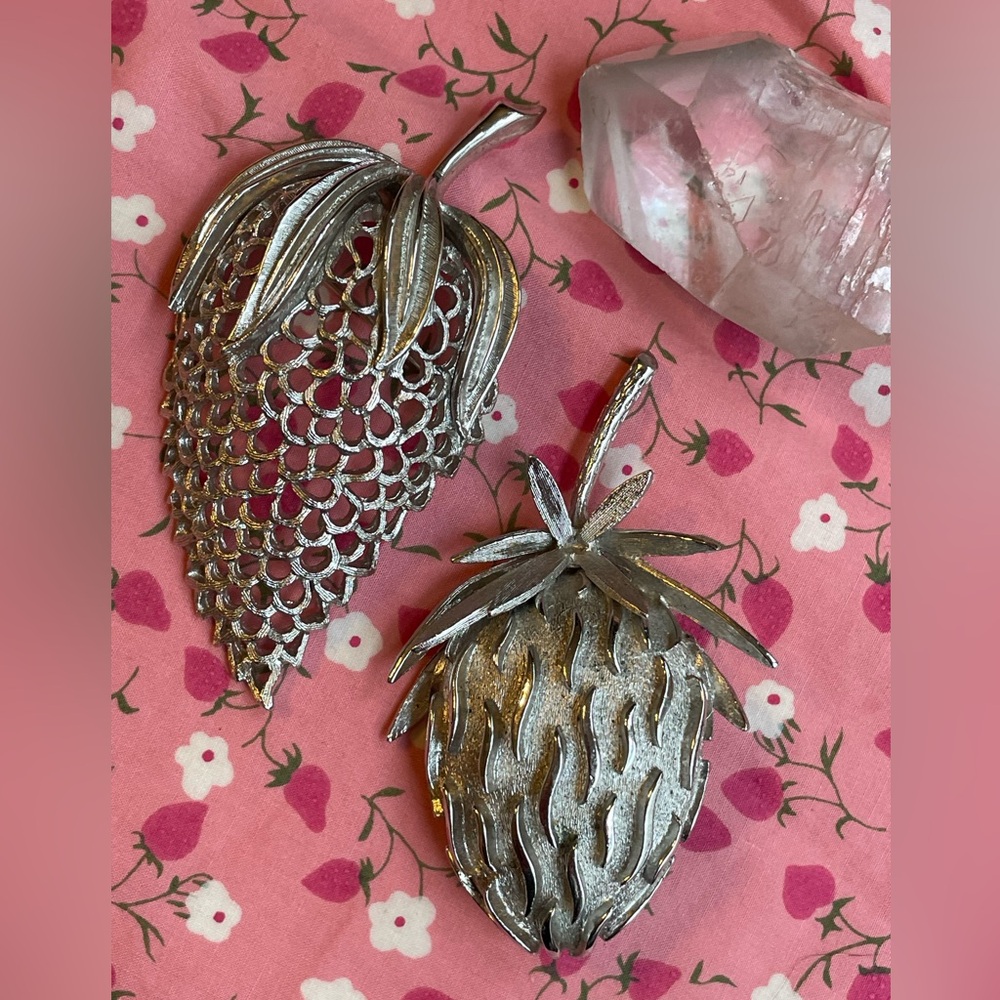 STRAWBERRY Vintage Brooches Lot/ 🍓Pair of Silver Strawberries 60’s/70’s Pins